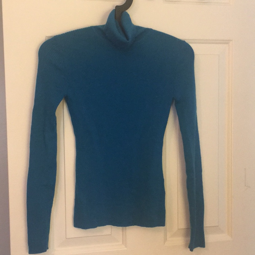 Uniqlo wool turtle neck